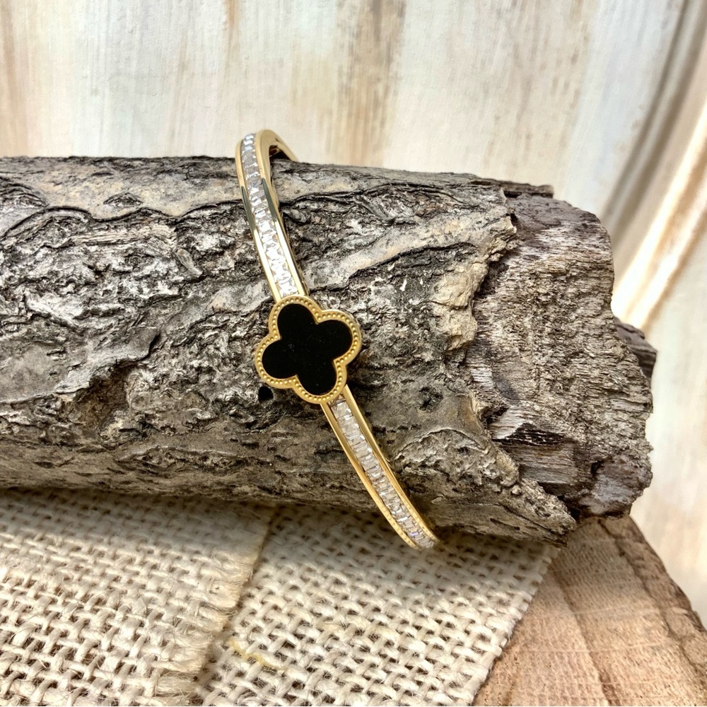 Elegant Gold and Black Clover Bangle no change color